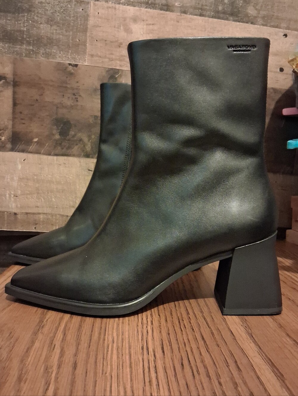 Vagabond Hedda Boots Black Leather Chelsea Heeled Ankle Sleek Size 8.5